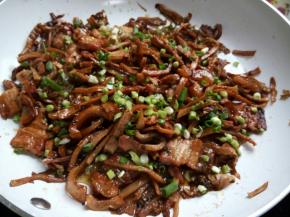 撒点香葱末，出锅了。