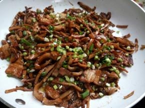 撒点香葱末，出锅了。