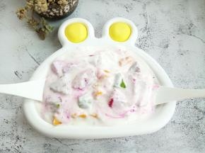 加入水果块、用赠送的小铲刀炒起来吧！