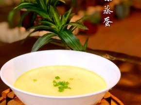 入锅蒸8-10分钟，注意视碟子的厚度调整