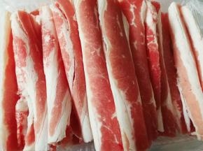 肥牛不需要提前化冻，烧的时候提前几分钟拿出来就可以了