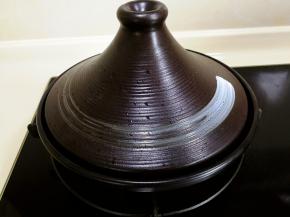 盖上盖子，大火烧开后小火烧三分钟左右