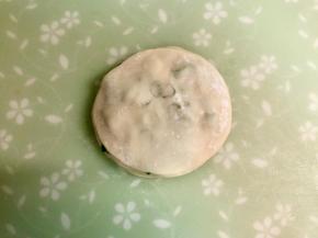 反复几次，一共叠了五张饺子皮。