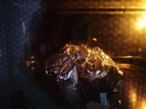 6.	烤箱预热，上下火，中层，195度，烤15分钟左右，