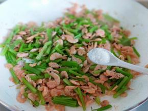 再加入白砂糖，稍作翻炒即可关火。