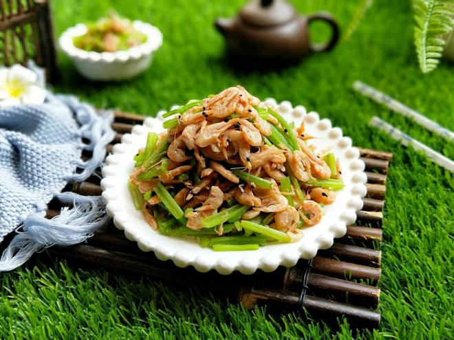 磷虾炒香芹