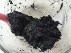 用刮棒切拌均匀，无面粉颗粒