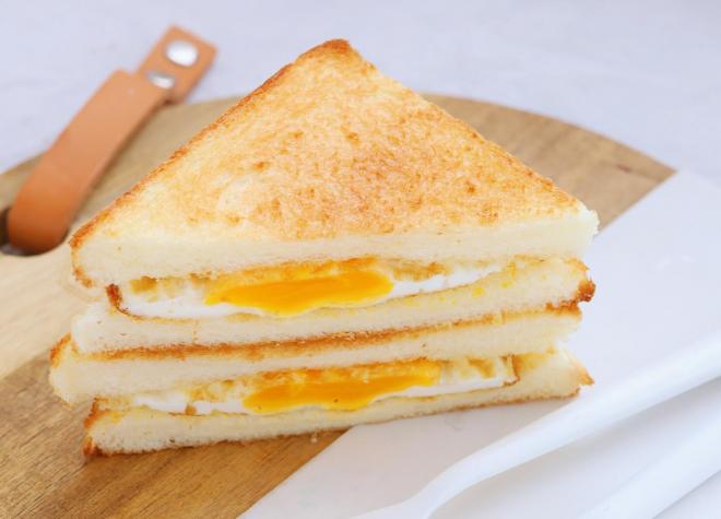 鸡蛋三明治