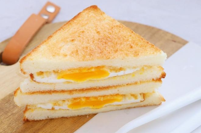鸡蛋三明治
