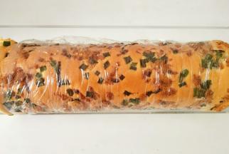 借助擀面杖卷起