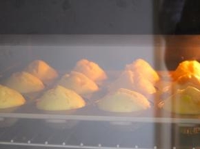 放入烤箱，180度20分钟，上色及时加盖锡纸