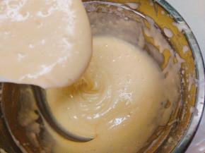 搅拌均匀呈无颗粒面糊