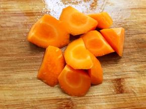 胡萝卜去皮切块