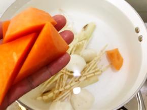 加入胡萝卜块