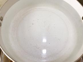 炖锅里一次性加入足够的水