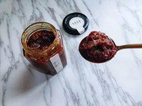 准备牛肉酱，打开盖子香味扑鼻而来。