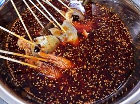 放入调料汤里泡半个小时入味