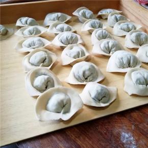 对角连接在一起即成馄饨。