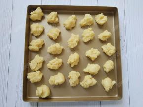 将面团分成每个20G的小面团