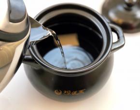 加入适量的清水