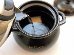 加入适量的清水