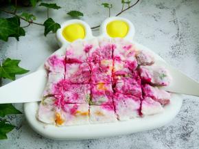 翻炒好以后让它自然凝固，凝固好后用铲刀切成块。