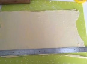 用尺子裁成规则的长方形