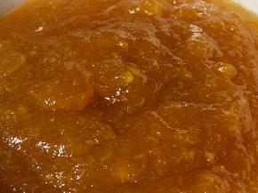 水份蒸发差不多，果酱会变得浓稠。空气中弥漫着菠萝的芳香。