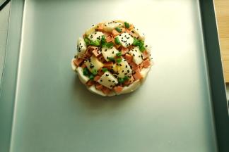 最后放入烤盘中，进烤箱200度烤约十分钟左右。