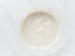 再加入一袋莓果红茶拌匀。