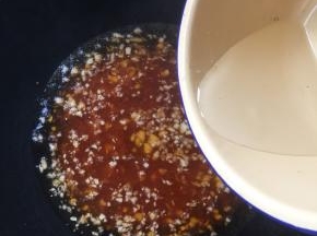 加入适量的水。