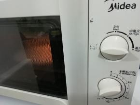 上面在盖一个盘子，高火叮四分钟