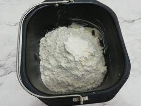 在加入面粉