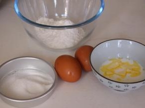 称量好所有材料备用，烤箱165度预热