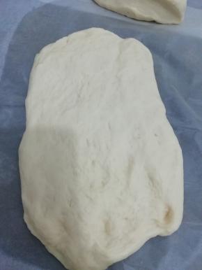 取出分成三等份，取其中的一份用手按成长形