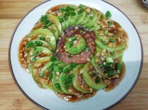 浇好后，小葱碎撒在上面