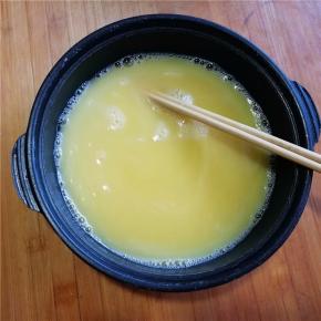 如果蛋清打不散，可以过筛。