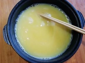 如果蛋清打不散，可以过筛。