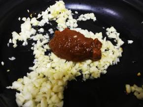 加入适量的豆瓣酱