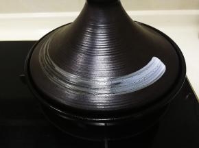 关小火，盖上盖子，闷十分钟左右