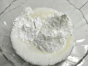 加入糯米粉，粘米粉，小麦淀粉。