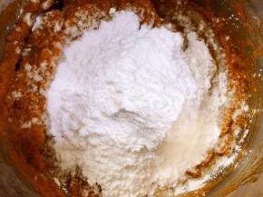 南瓜泥里加入适量木薯粉