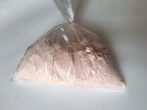 剩下所有粉类装进保鲜袋内，摇晃混合均匀