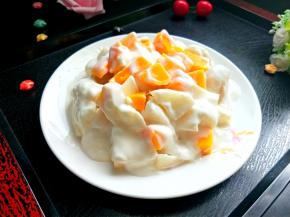 摆盘拍照，夏天把水果沙拉冰镇一下更好吃。