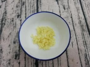 姜也同样切碎