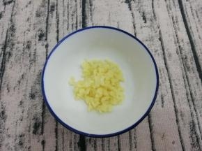 姜也同样切碎