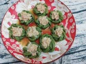 蒸好后取出，里面的汤汁不要倒掉