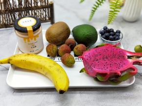 准备食材；其实沙拉在食材上并没有要求，只要你喜欢的都可以。