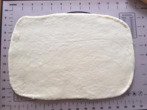 将面团擀成长方形