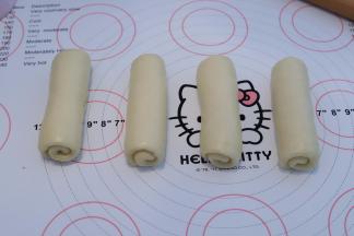 盖上保鲜膜，松弛15分钟